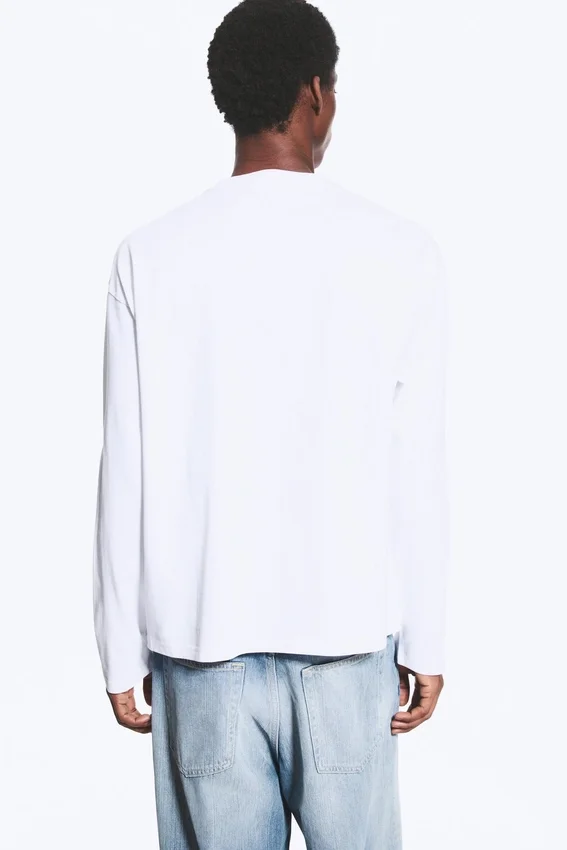 Lockeres, kastenförmiges Langarmshirt – Weiß Lockeres, kastenförmiges Langarmshirt – Weiß