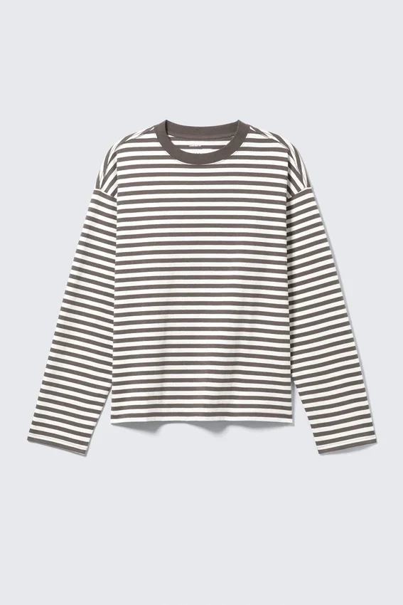 Lockeres, kastenförmiges Langarmshirt – Weiß – Braune Streifen Lockeres, kastenförmiges Langarmshirt – Weiß – Braune Streifen