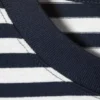 Lockeres, kastenförmiges Langarmshirt – Weiß- und Marineblau-Streifen Lockeres, kastenförmiges Langarmshirt – Weiß- und Marineblau-Streifen
