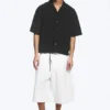 Lockeres, kurzärmeliges Resort-Shirt – Schwarz Lockeres, kurzärmeliges Resort-Shirt – Schwarz