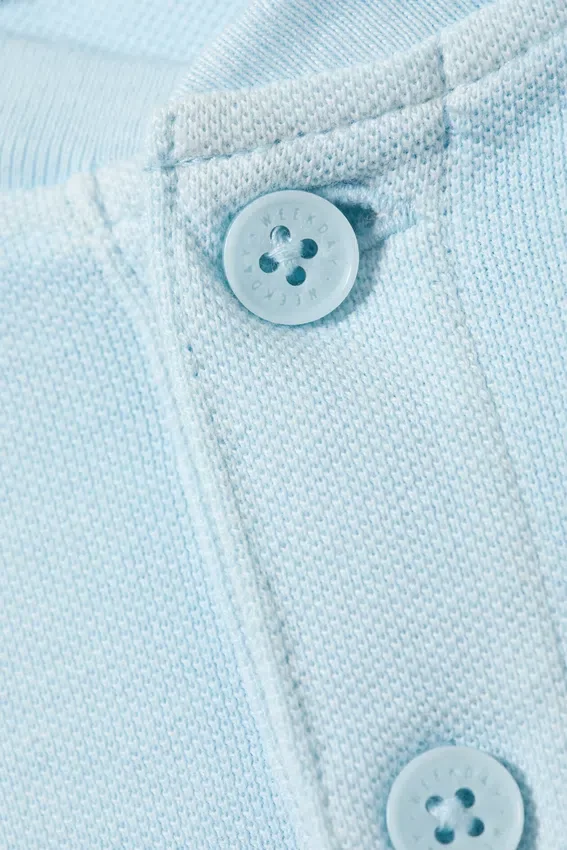 Lockeres langärmeliges Henley-T-Shirt – Hellblau Lockeres langärmeliges Henley-T-Shirt – Hellblau