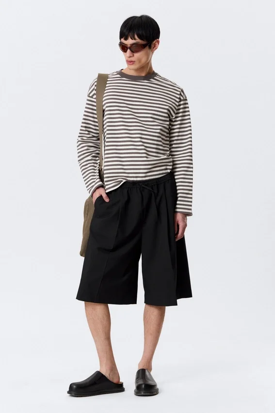 Lose Anzugshorts mit mittlerer Leibhöhe – Schwarz Lose Anzugshorts mit mittlerer Leibhöhe – Schwarz