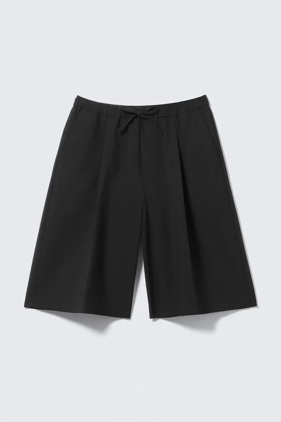 Lose Anzugshorts mit mittlerer Leibhöhe – Schwarz Lose Anzugshorts mit mittlerer Leibhöhe – Schwarz