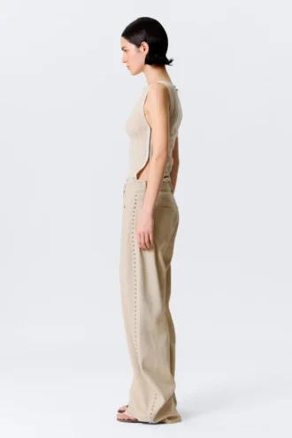 Lose Ballonhose mit niedriger Leibhöhe und Nieten – Beige Lose Ballonhose mit niedriger Leibhöhe und Nieten – Beige