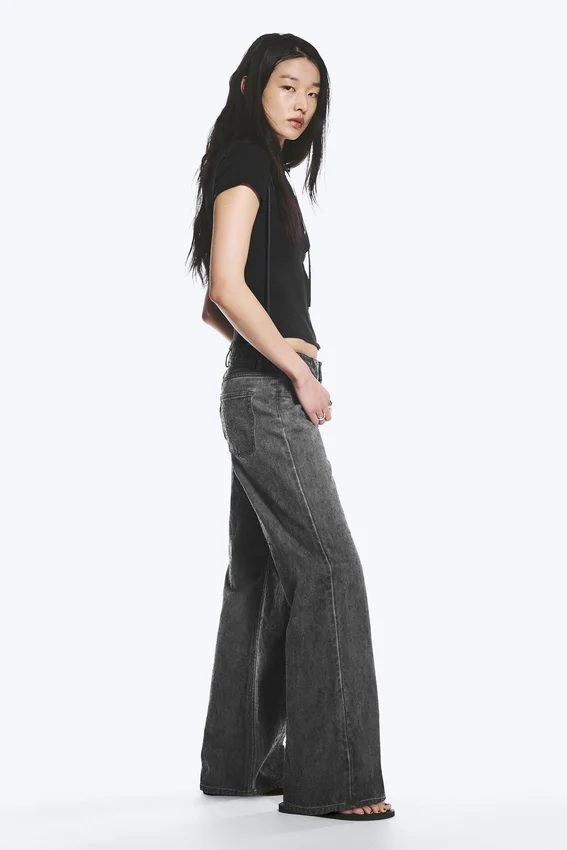 Lose Bootcut-Hose mit niedriger Leibhöhe – Dunkelgrau Lose Bootcut-Hose mit niedriger Leibhöhe – Dunkelgrau