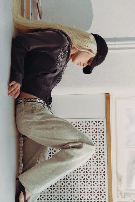 Lose Bootcut-Hose mit niedriger Leibhöhe – Light Mole Lose Bootcut-Hose mit niedriger Leibhöhe – Light Mole
