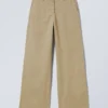 Lose Chino-Hose mit niedriger Leibhöhe – Staubbeige