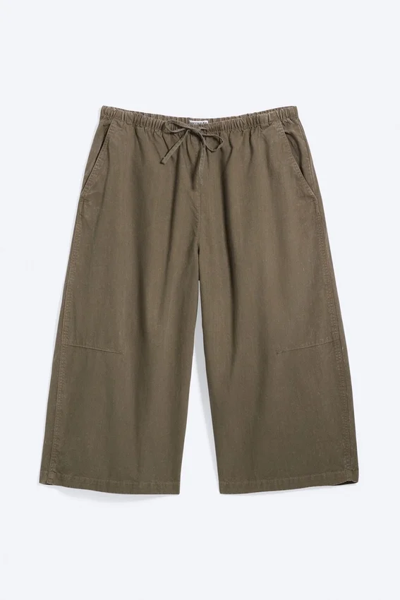 Lose, kurz geschnittene Hose mit niedriger Leibhöhe – Dark Mole Lose, kurz geschnittene Hose mit niedriger Leibhöhe – Dark Mole