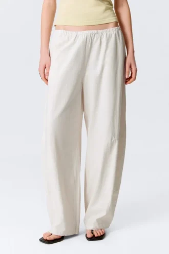 Lose Pull-On-Hose mit niedriger Leibhöhe – Hellbeige Lose Pull-On-Hose mit niedriger Leibhöhe – Hellbeige