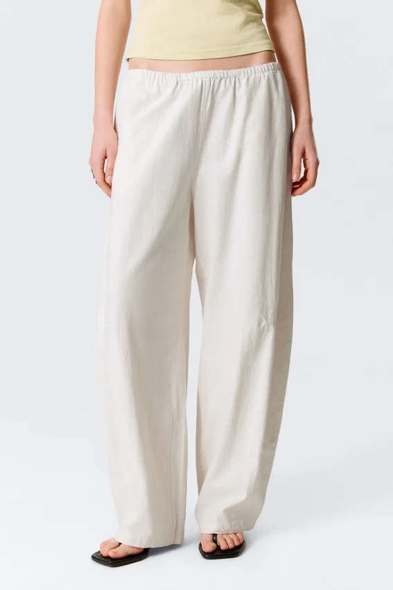 Lose Pull-On-Hose mit niedriger Leibhöhe – Hellbeige Lose Pull-On-Hose mit niedriger Leibhöhe – Hellbeige