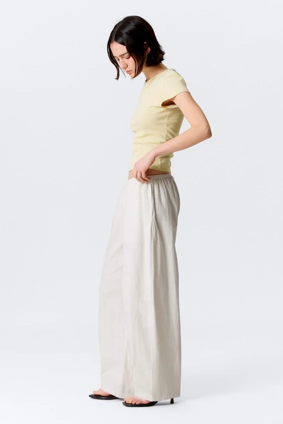 Lose Pull-On-Hose mit niedriger Leibhöhe – Hellbeige Lose Pull-On-Hose mit niedriger Leibhöhe – Hellbeige
