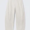 Lose Pull-On-Hose mit niedriger Leibhöhe – Hellbeige Lose Pull-On-Hose mit niedriger Leibhöhe – Hellbeige