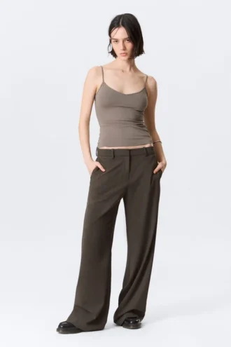 Lose sitzende Anzughose mit niedriger Taille – Dark Mole Lose sitzende Anzughose mit niedriger Taille – Dark Mole