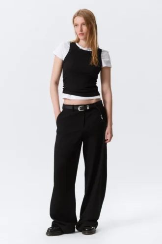 Lose sitzende Anzughose mit niedriger Taille – Schwarz Lose sitzende Anzughose mit niedriger Taille – Schwarz