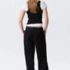 Lose sitzende Anzughose mit niedriger Taille – Schwarz Lose sitzende Anzughose mit niedriger Taille – Schwarz
