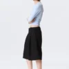 Lose sitzende Anzugshorts mit Falten und niedriger Leibhöhe – Schwarz Lose sitzende Anzugshorts mit Falten und niedriger Leibhöhe – Schwarz