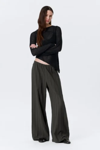Lose sitzende Baumwoll-Hose mit niedriger Leibhöhe – Dunkelgrau Lose sitzende Baumwoll-Hose mit niedriger Leibhöhe – Dunkelgrau