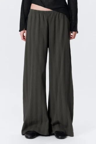 Lose sitzende Baumwoll-Hose mit niedriger Leibhöhe – Dunkelgrau Lose sitzende Baumwoll-Hose mit niedriger Leibhöhe – Dunkelgrau