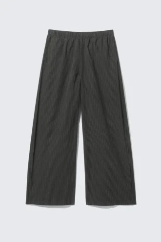 Lose sitzende Baumwoll-Hose – schwarz gestreift Lose sitzende Baumwoll-Hose – schwarz gestreift