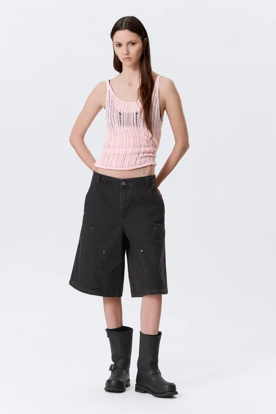 Lose sitzende Carpenter-Shorts mit niedriger Leibhöhe – Schwarz Lose sitzende Carpenter-Shorts mit niedriger Leibhöhe – Schwarz