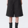 Lose sitzende Carpenter-Shorts mit niedriger Leibhöhe – Schwarz Lose sitzende Carpenter-Shorts mit niedriger Leibhöhe – Schwarz