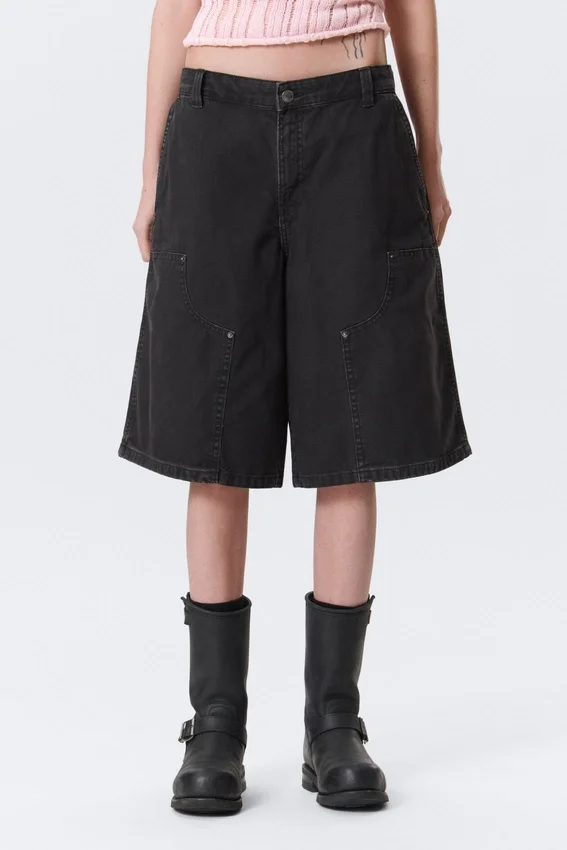 Lose sitzende Carpenter-Shorts mit niedriger Leibhöhe – Schwarz Lose sitzende Carpenter-Shorts mit niedriger Leibhöhe – Schwarz
