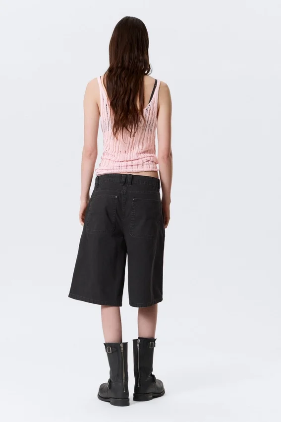 Lose sitzende Carpenter-Shorts mit niedriger Leibhöhe – Schwarz Lose sitzende Carpenter-Shorts mit niedriger Leibhöhe – Schwarz