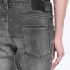 Low-Rise-Jeans mit schmalem, geradem Bein – Radio Black – Schwarz Low-Rise-Jeans mit schmalem, geradem Bein – Radio Black – Schwarz