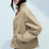 Lässige Baumwolljacke mit Trichterkragen – Beige Lässige Baumwolljacke mit Trichterkragen – Beige