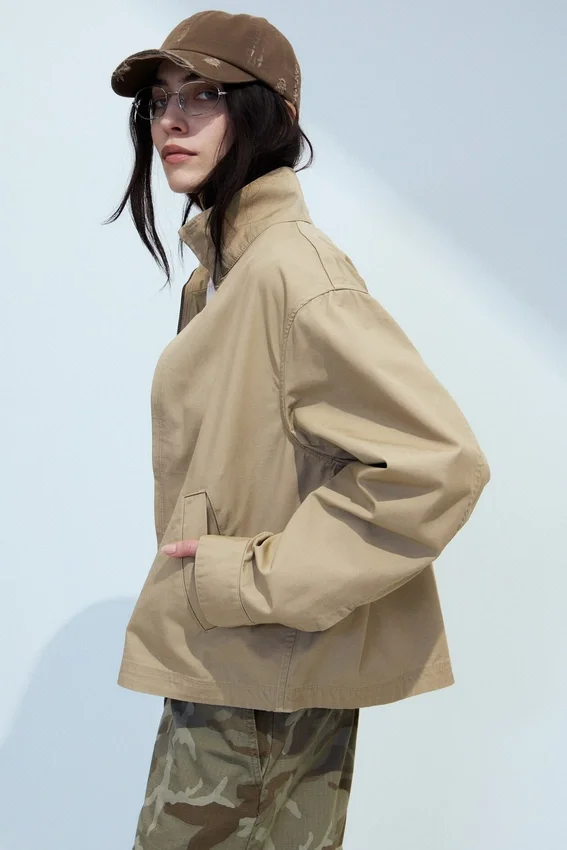 Lässige Baumwolljacke mit Trichterkragen – Beige Lässige Baumwolljacke mit Trichterkragen – Beige