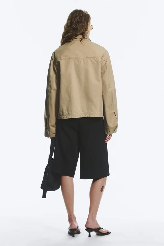 Lässige Baumwolljacke mit Trichterkragen – Beige Lässige Baumwolljacke mit Trichterkragen – Beige