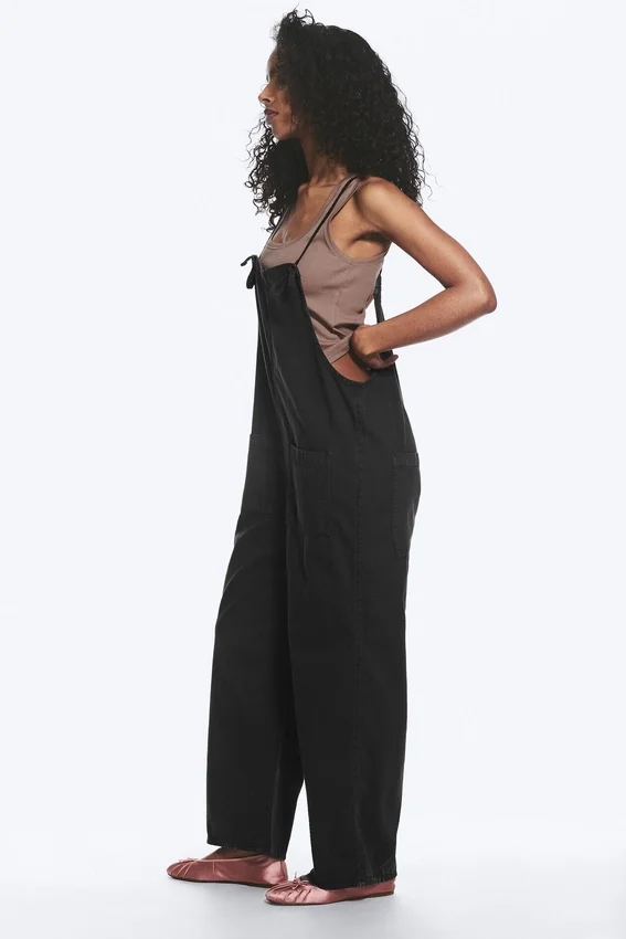 Lässige Latzhose mit geradem Bein – Schwarz Lässige Latzhose mit geradem Bein – Schwarz