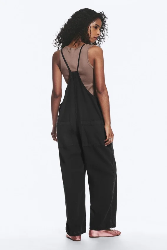 Lässige Latzhose mit geradem Bein – Schwarz Lässige Latzhose mit geradem Bein – Schwarz