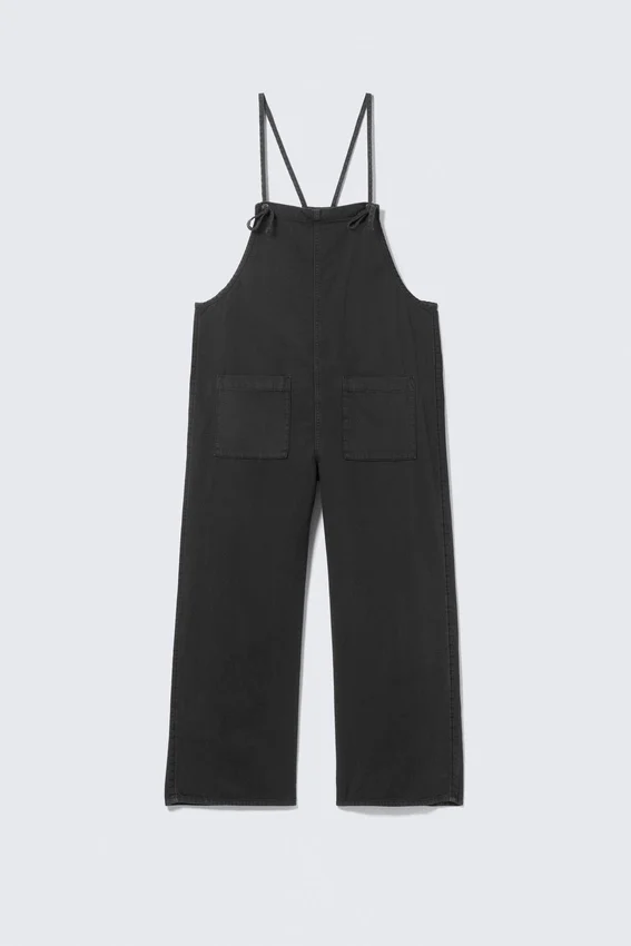 Lässige Latzhose mit geradem Bein – Schwarz Lässige Latzhose mit geradem Bein – Schwarz