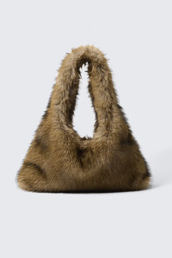 Lässige Umhängetasche aus Kunstfell – Beige Lässige Umhängetasche aus Kunstfell – Beige