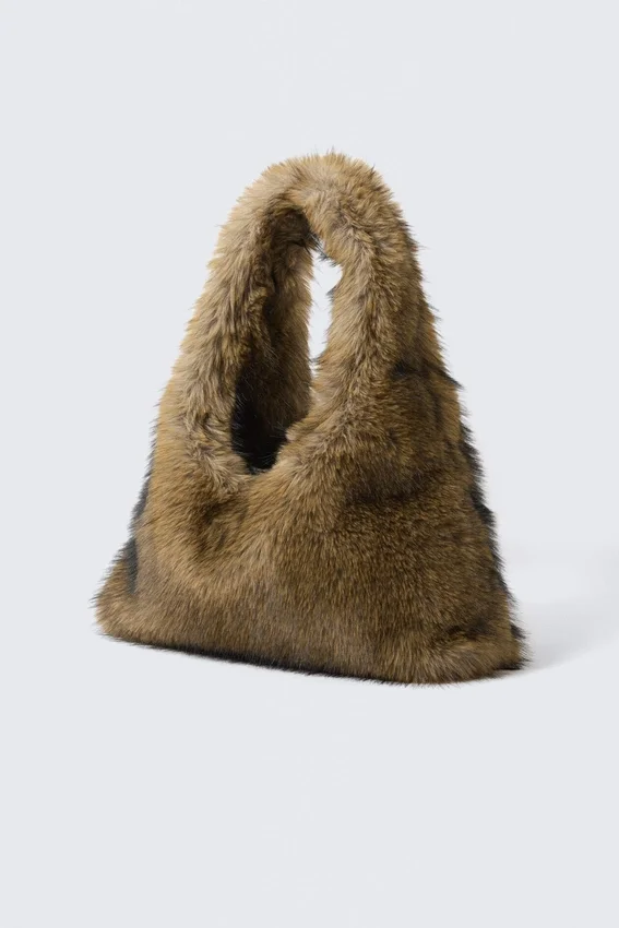 Lässige Umhängetasche aus Kunstfell – Beige Lässige Umhängetasche aus Kunstfell – Beige