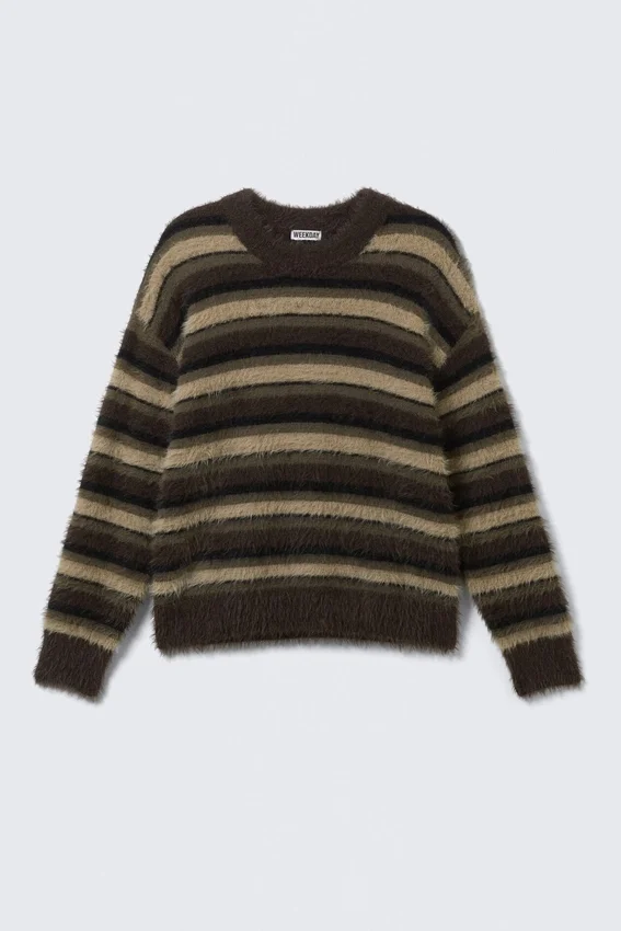 Lässiger gestreifter Strickpullover – Braun mit bunten Streifen Lässiger gestreifter Strickpullover – Braun mit bunten Streifen