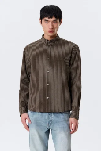 Lässiges gestreiftes Button-Down-Hemd – Braun gestreift