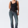 Luna Low Rise Skinny Bootcut Jeans – Blau Hymn – Mittelblau Luna Low Rise Skinny Bootcut Jeans – Blau Hymn – Mittelblau