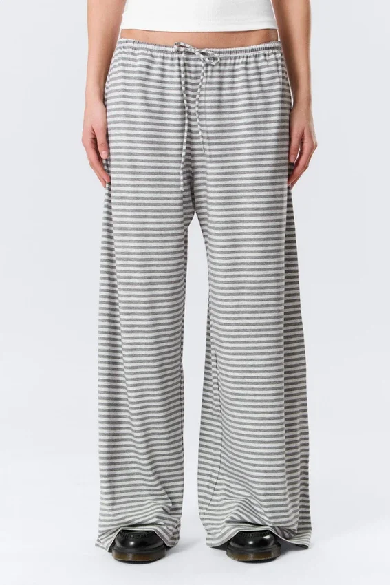 Lyocell-Hose mit mittlerer Leibhöhe, lockerer Passform und weitem Bein – Weiß – Graue Streifen Lyocell-Hose mit mittlerer Leibhöhe, lockerer Passform und weitem Bein – Weiß – Graue Streifen