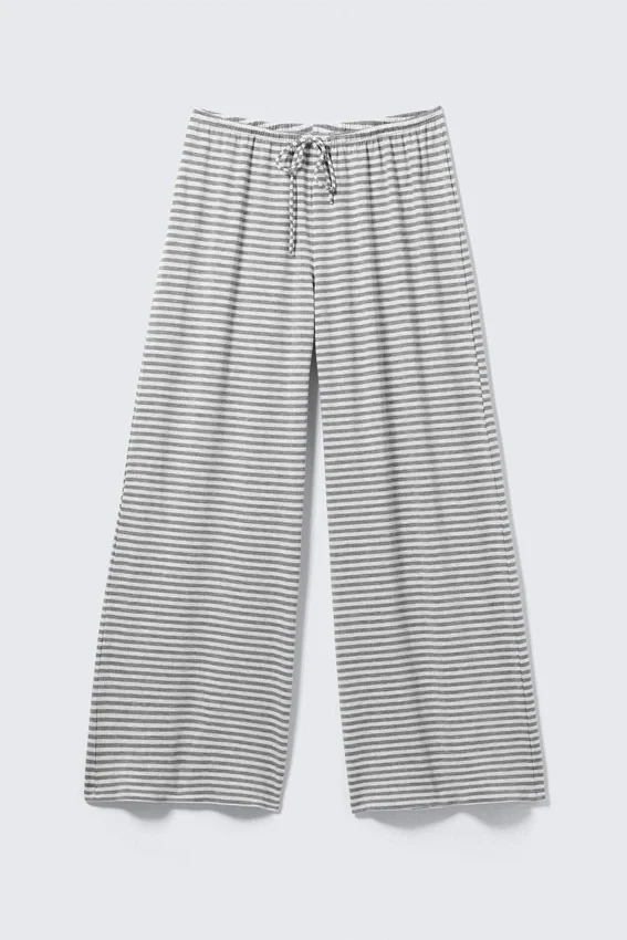 Lyocell-Hose mit mittlerer Leibhöhe, lockerer Passform und weitem Bein – Weiß – Graue Streifen Lyocell-Hose mit mittlerer Leibhöhe, lockerer Passform und weitem Bein – Weiß – Graue Streifen