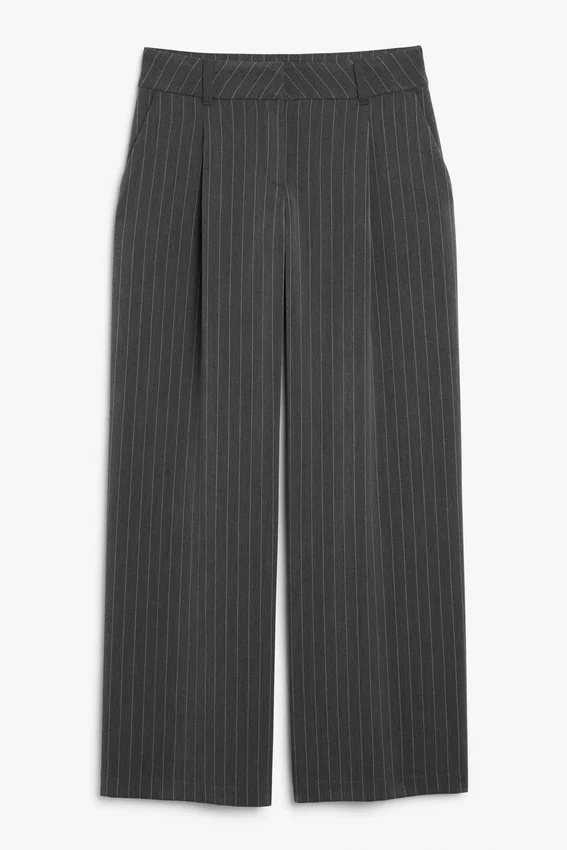 Maßgeschneiderte Hose mit niedriger Taille und weitem Bein – Grau, Nadelstreifen Maßgeschneiderte Hose mit niedriger Taille und weitem Bein – Grau, Nadelstreifen