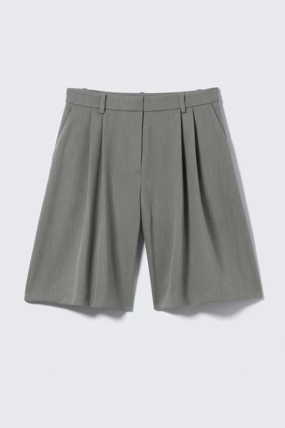 Maßgeschneiderte Shorts mit breiten Falten – Dunkelgrau meliert Maßgeschneiderte Shorts mit breiten Falten – Dunkelgrau meliert