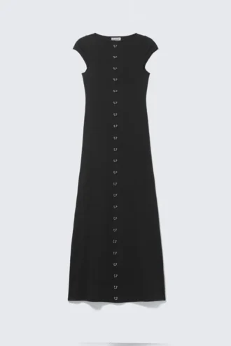 Maxikleid mit Lochmuster und kurzen Shorts – Schwarz
