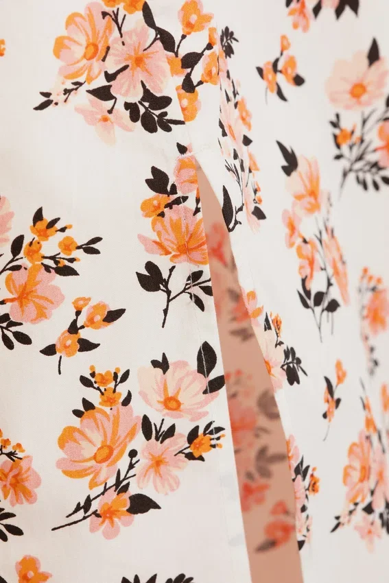 Midi-Kleid mit quadratischem Ausschnitt und Schlitz – Weiß – Rosa Blumenmuster Midi-Kleid mit quadratischem Ausschnitt und Schlitz – Weiß – Rosa Blumenmuster