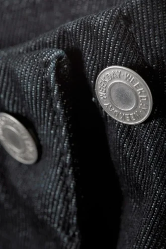 Midirock aus Denim mit niedriger Leibhöhe – Raw Indigo – Dunkelblau Midirock aus Denim mit niedriger Leibhöhe – Raw Indigo – Dunkelblau