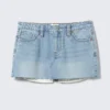 Mini-Jeansrock mit niedriger Leibhöhe und unversäubertem Saum – Fresh Blue – Hellblau