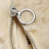 Mini-Reißverschlusstasche aus Kunstfell – Beige Mini-Reißverschlusstasche aus Kunstfell – Beige
