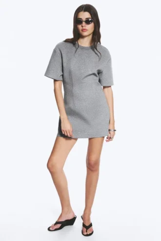 Mini-T-Shirt-Kleid mit Nieten – Grau meliert – Nieten