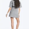 Mini-T-Shirt-Kleid mit Nieten – Grau meliert – Nieten